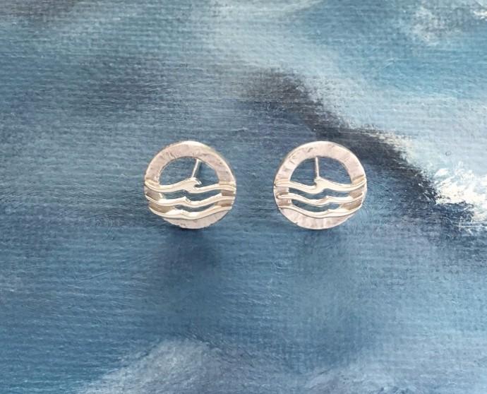 Wave stud earrings